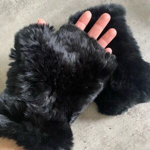 Pair of black fingerless gloves 100% rabbit fur